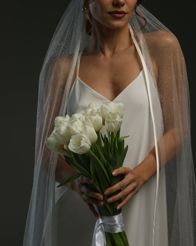 Elegant Satin Edge Bridal Veil – Fingertip to Chapel Length Veil with Ribbon Trim | Classic Wedding Veil