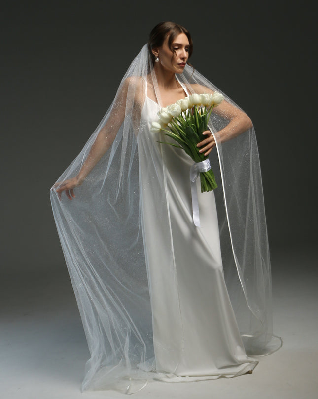 Elegant Satin Edge Bridal Veil – Fingertip to Chapel Length Veil with Ribbon Trim | Classic Wedding Veil