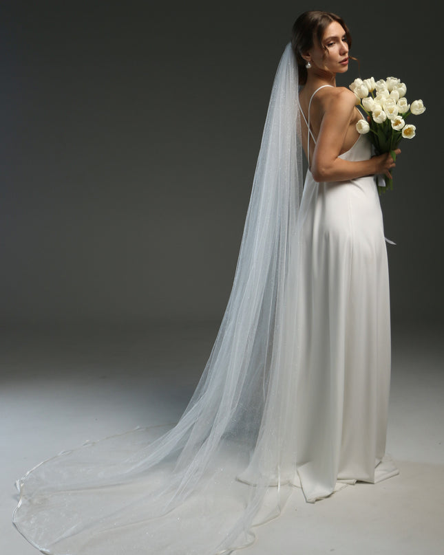 Elegant Satin Edge Bridal Veil – Fingertip to Chapel Length Veil with Ribbon Trim | Classic Wedding Veil