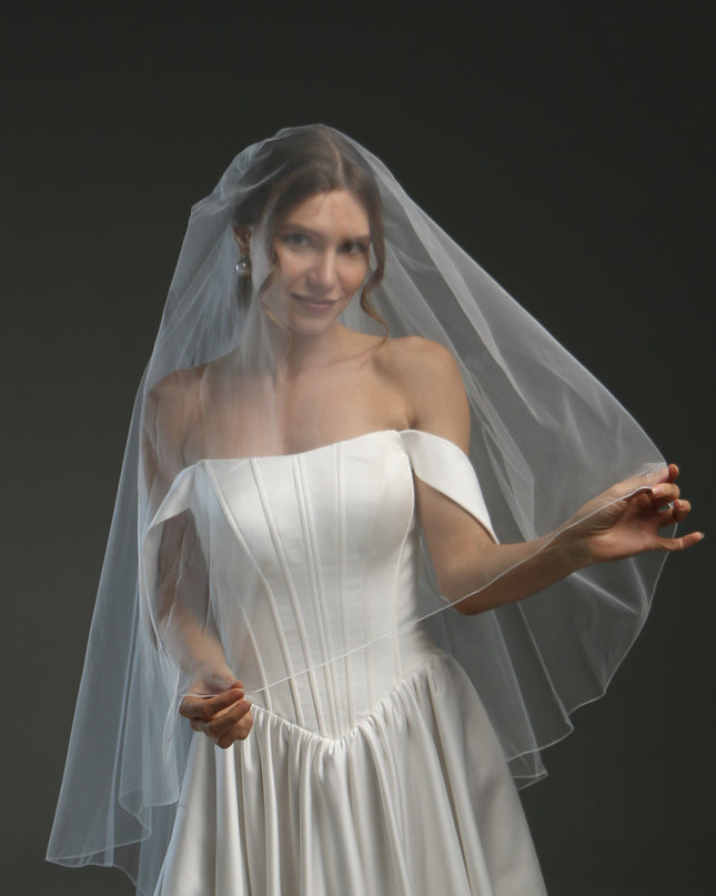 Classic Sheer Bridal Veil – Soft Tulle, 2 Layers, Floor Length with Pencil Edge