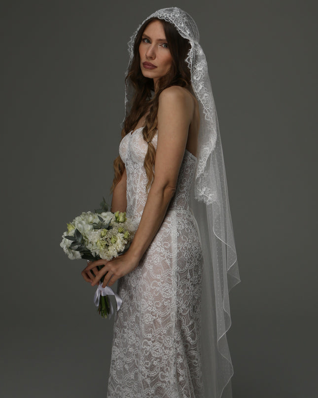 Juliet Cap Wedding Veil with Lace, Dotted Tulle Bridal Veil with Pencil Edge, Vintage Romantic Bridal Veil