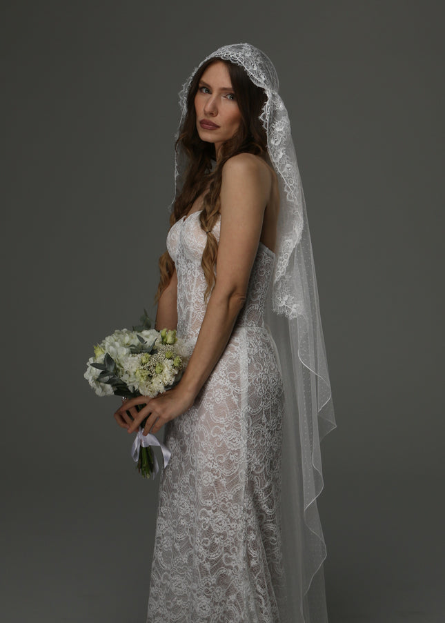 Juliet Cap Wedding Veil with Lace, Dotted Tulle Bridal Veil with Pencil Edge, Vintage Romantic Bridal Veil