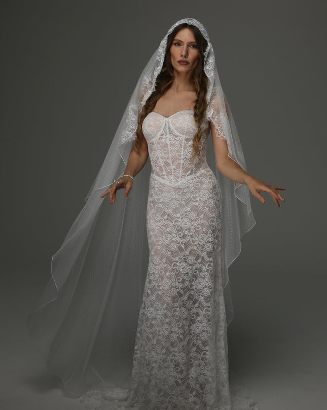 Juliet Cap Wedding Veil with Lace, Dotted Tulle Bridal Veil with Pencil Edge, Vintage Romantic Bridal Veil