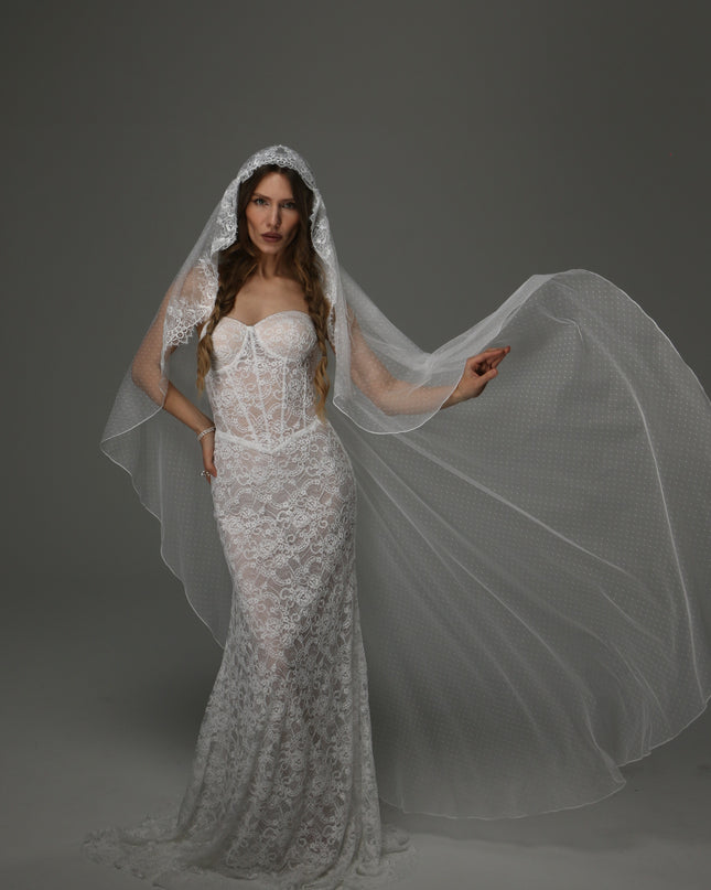 Juliet Cap Wedding Veil with Lace, Dotted Tulle Bridal Veil with Pencil Edge, Vintage Romantic Bridal Veil