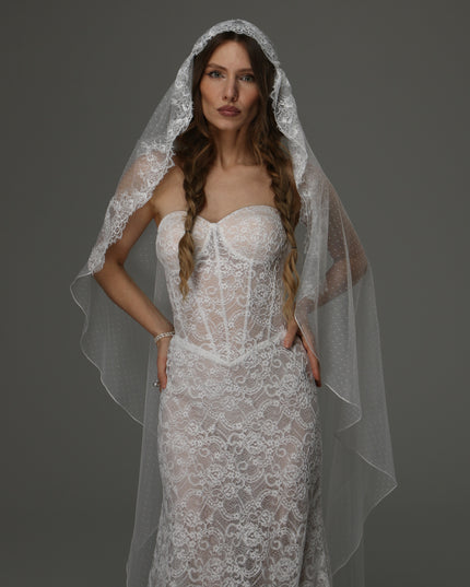 Juliet Cap Wedding Veil with Lace, Dotted Tulle Bridal Veil with Pencil Edge, Vintage Romantic Bridal Veil