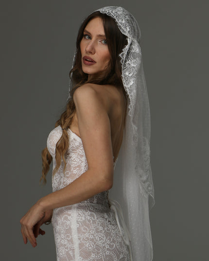 Juliet Cap Wedding Veil with Lace, Dotted Tulle Bridal Veil with Pencil Edge, Vintage Romantic Bridal Veil