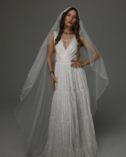 Boho Juliet Cap Wedding Veil with Lace, Dotted Tulle Bridal Veil with Pencil Edge, Vintage Bohemian Veil