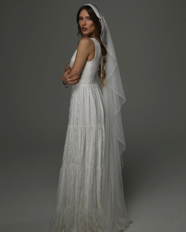 Boho Juliet Cap Wedding Veil with Lace, Dotted Tulle Bridal Veil with Pencil Edge, Vintage Bohemian Veil