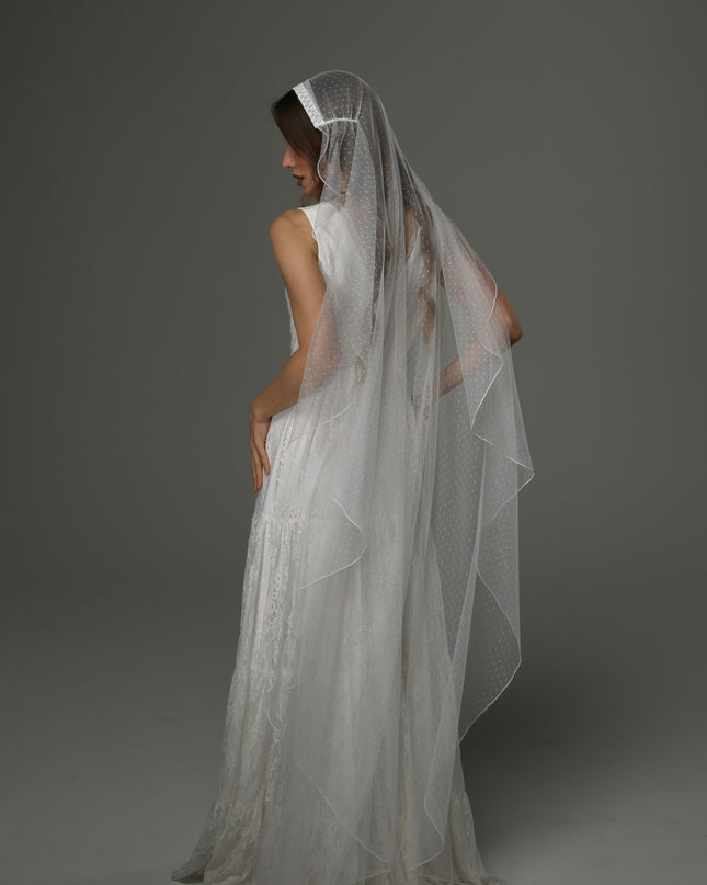 Boho Juliet Cap Wedding Veil with Lace, Dotted Tulle Bridal Veil with Pencil Edge, Vintage Bohemian Veil
