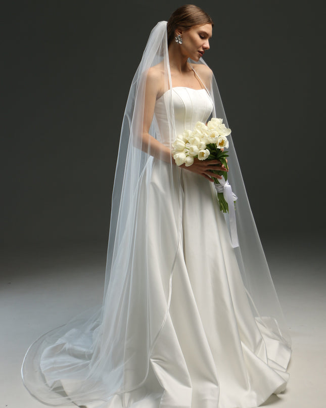 Elegant Satin Edge Bridal Veil – Fingertip to Chapel Length Veil with Ribbon Trim | Classic Wedding Veil