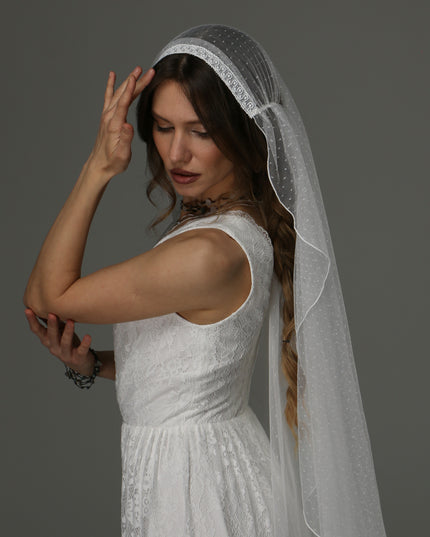 Boho Juliet Cap Wedding Veil with Lace, Dotted Tulle Bridal Veil with Pencil Edge, Vintage Bohemian Veil