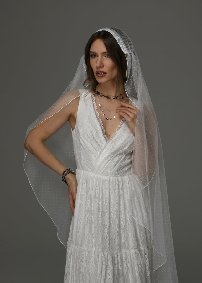Boho Juliet Cap Wedding Veil with Lace, Dotted Tulle Bridal Veil with Pencil Edge, Vintage Bohemian Veil