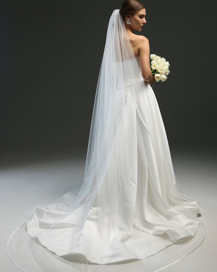 Elegant Satin Edge Bridal Veil – Fingertip to Chapel Length Veil with Ribbon Trim | Classic Wedding Veil