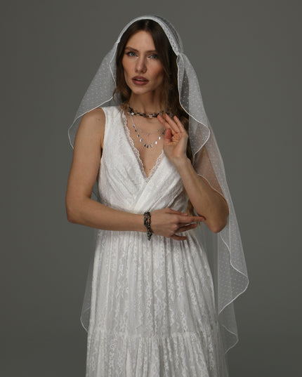 Boho Juliet Cap Wedding Veil with Lace, Dotted Tulle Bridal Veil with Pencil Edge, Vintage Bohemian Veil