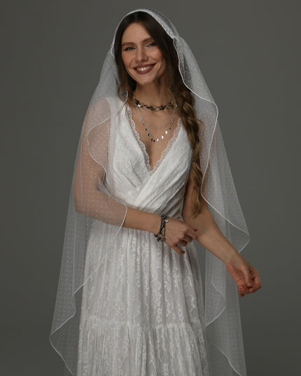 Boho Juliet Cap Wedding Veil with Lace, Dotted Tulle Bridal Veil with Pencil Edge, Vintage Bohemian Veil
