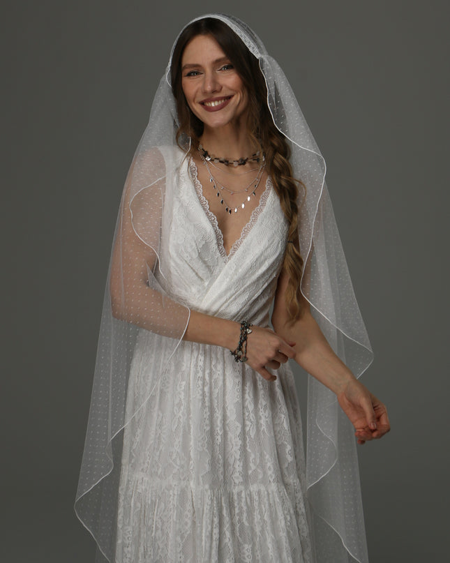 Boho Juliet Cap Wedding Veil with Lace, Dotted Tulle Bridal Veil with Pencil Edge, Vintage Bohemian Veil