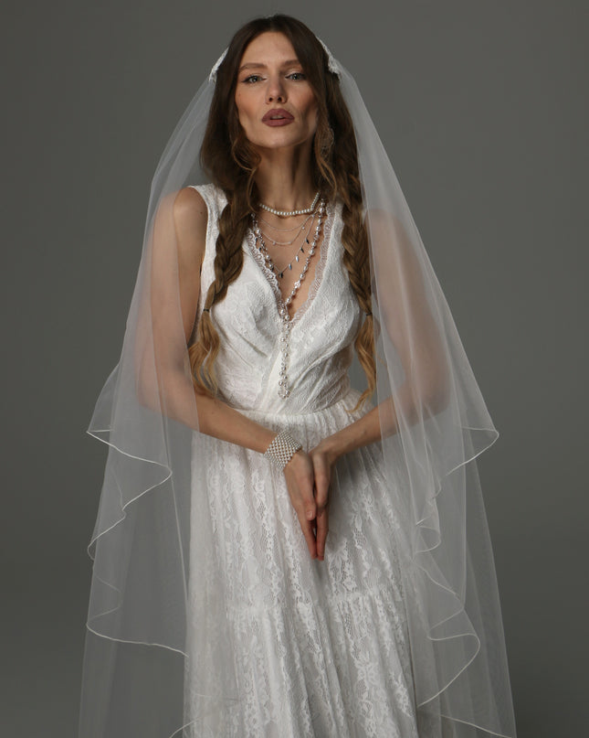 Juliet Cap Wedding Veil with Lace, Two Tier Bridal Veil with Pencil Edge, Full Romantic Wedding Veil