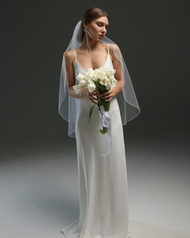 Simple 1-Tier Fingertip Wedding Veil with Pencil Edge