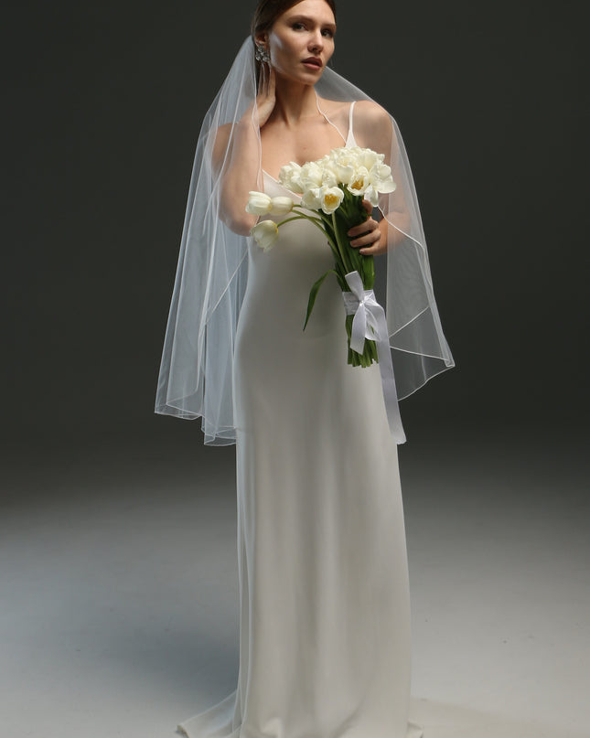 Simple 1-Tier Fingertip Wedding Veil with Pencil Edge