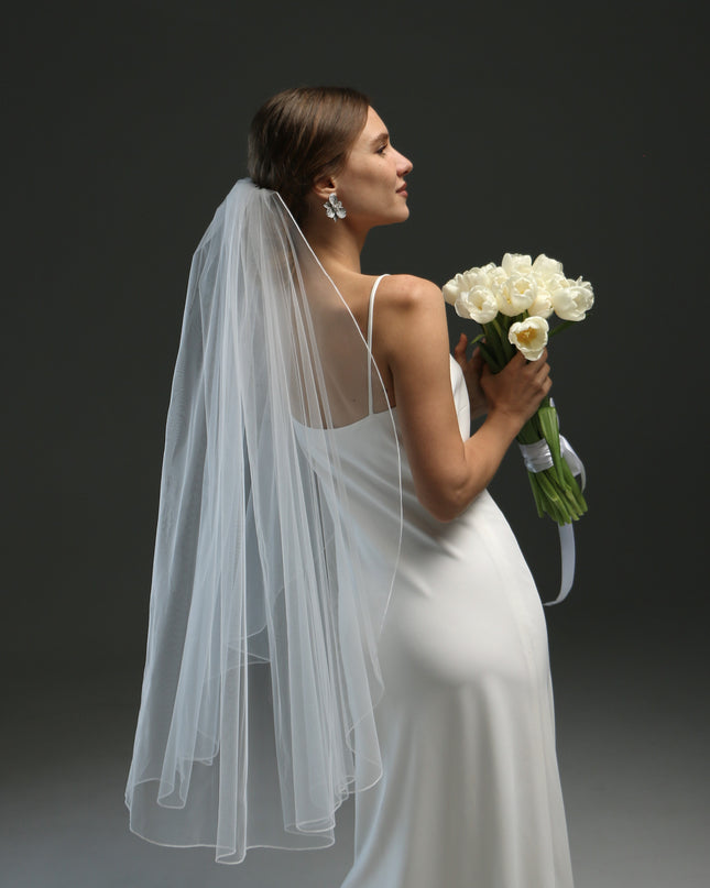 Simple 1-Tier Fingertip Wedding Veil with Pencil Edge