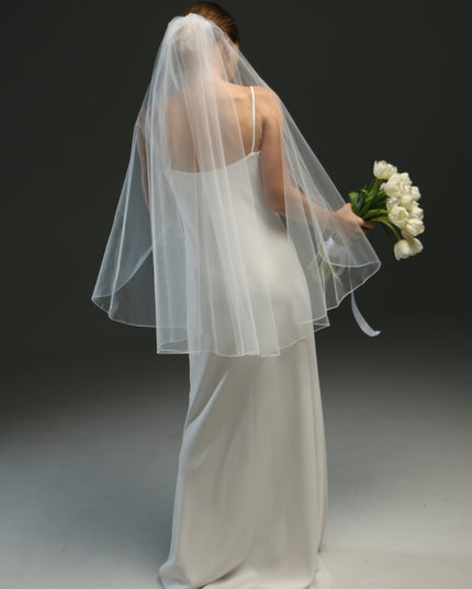 Simple 1-Tier Fingertip Wedding Veil with Pencil Edge