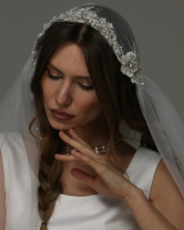 Juliet Cap Wedding Veil with Lace, Two Tier Bridal Veil with Raw Edge, Soft Tulle Vintage Veil