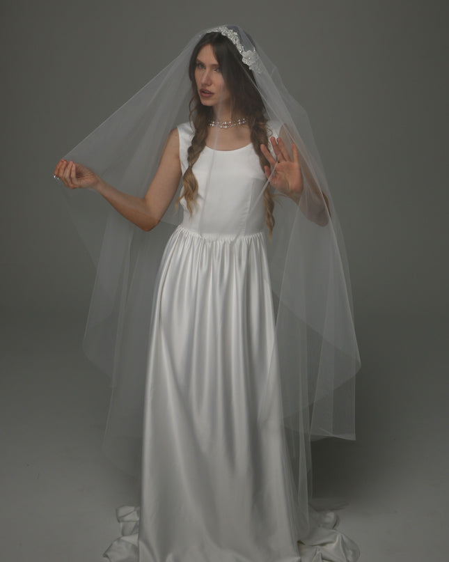 Juliet Cap Wedding Veil with Lace, Two Tier Bridal Veil with Raw Edge, Soft Tulle Vintage Veil