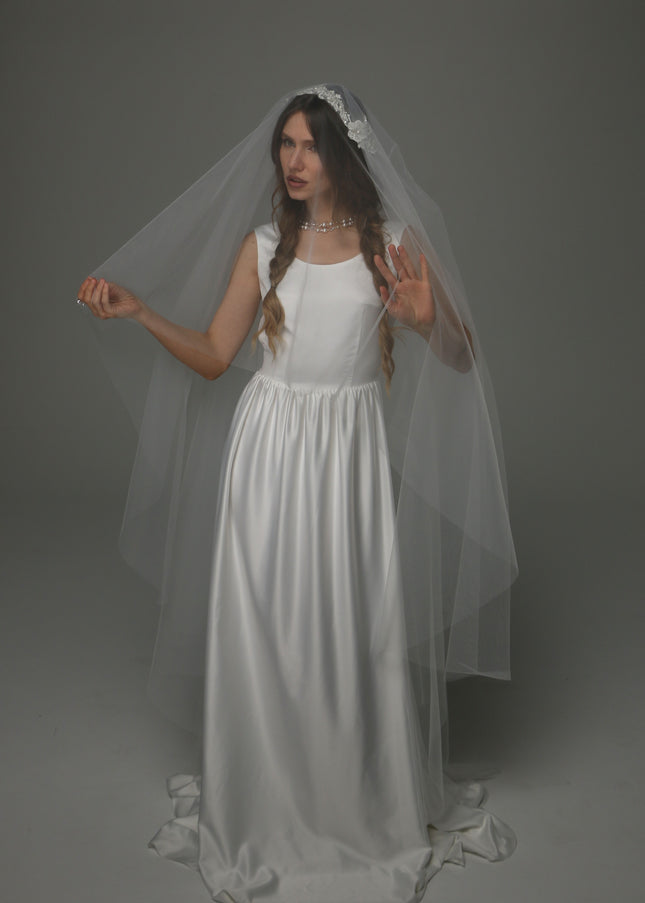 Juliet Cap Wedding Veil with Lace, Two Tier Bridal Veil with Raw Edge, Soft Tulle Vintage Veil