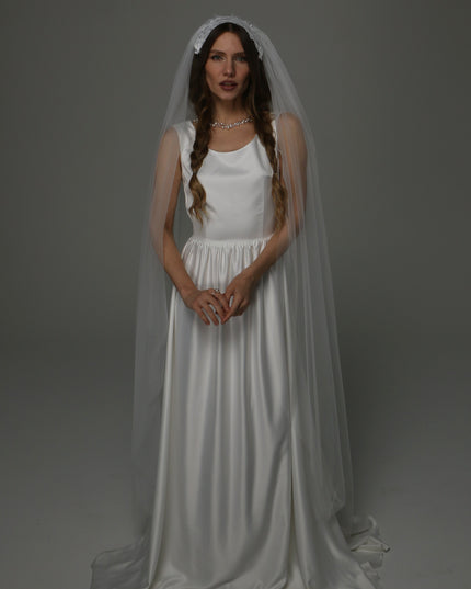 Juliet Cap Wedding Veil with Chantilly Lace, One Tier Full Bridal Veil with Raw Edge, Soft Tulle Veil