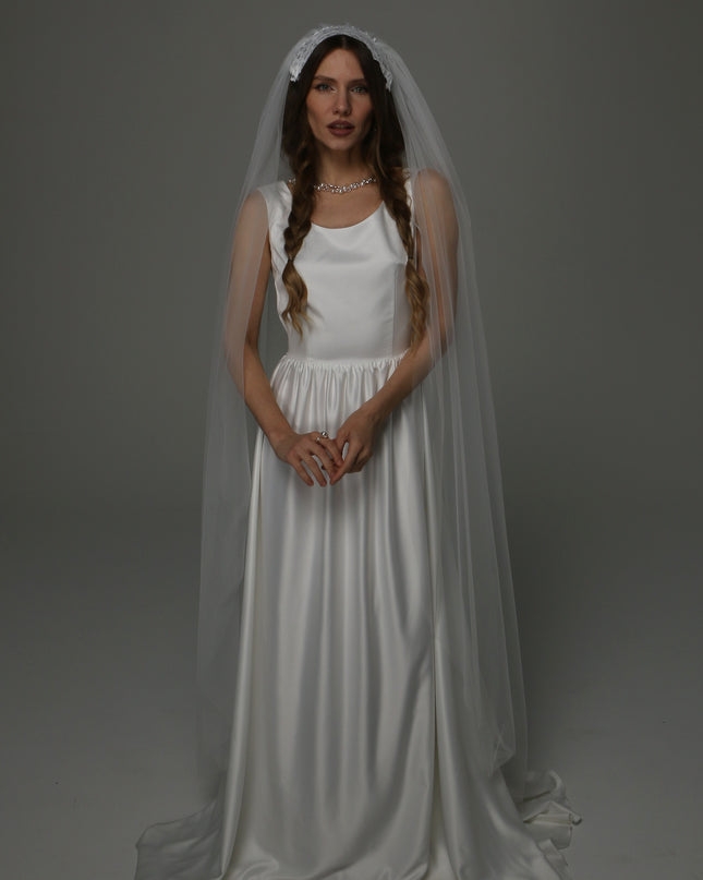 Juliet Cap Wedding Veil with Chantilly Lace, One Tier Full Bridal Veil with Raw Edge, Soft Tulle Veil