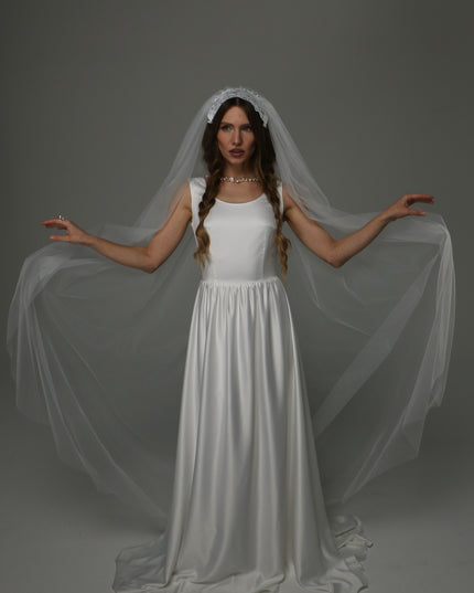 Juliet Cap Wedding Veil with Chantilly Lace, One Tier Full Bridal Veil with Raw Edge, Soft Tulle Veil