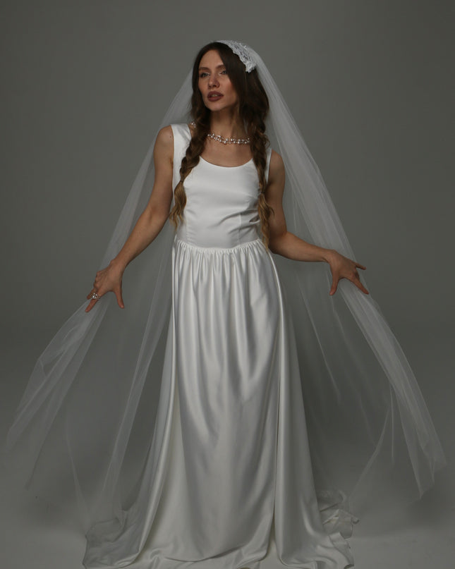 Juliet Cap Wedding Veil with Chantilly Lace, One Tier Full Bridal Veil with Raw Edge, Soft Tulle Veil