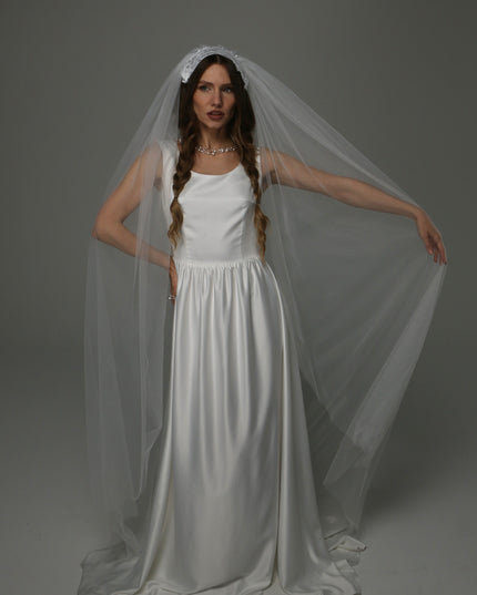Juliet Cap Wedding Veil with Chantilly Lace, One Tier Full Bridal Veil with Raw Edge, Soft Tulle Veil