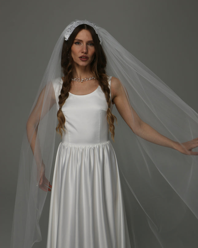 Juliet Cap Wedding Veil with Chantilly Lace, One Tier Full Bridal Veil with Raw Edge, Soft Tulle Veil