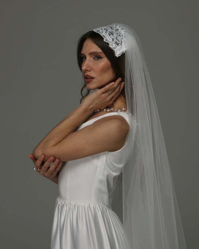 Juliet Cap Wedding Veil with Chantilly Lace, One Tier Full Bridal Veil with Raw Edge, Soft Tulle Veil