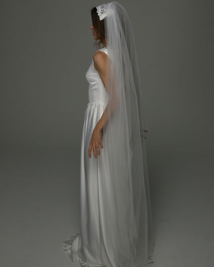Juliet Cap Wedding Veil with Chantilly Lace, One Tier Full Bridal Veil with Raw Edge, Soft Tulle Veil