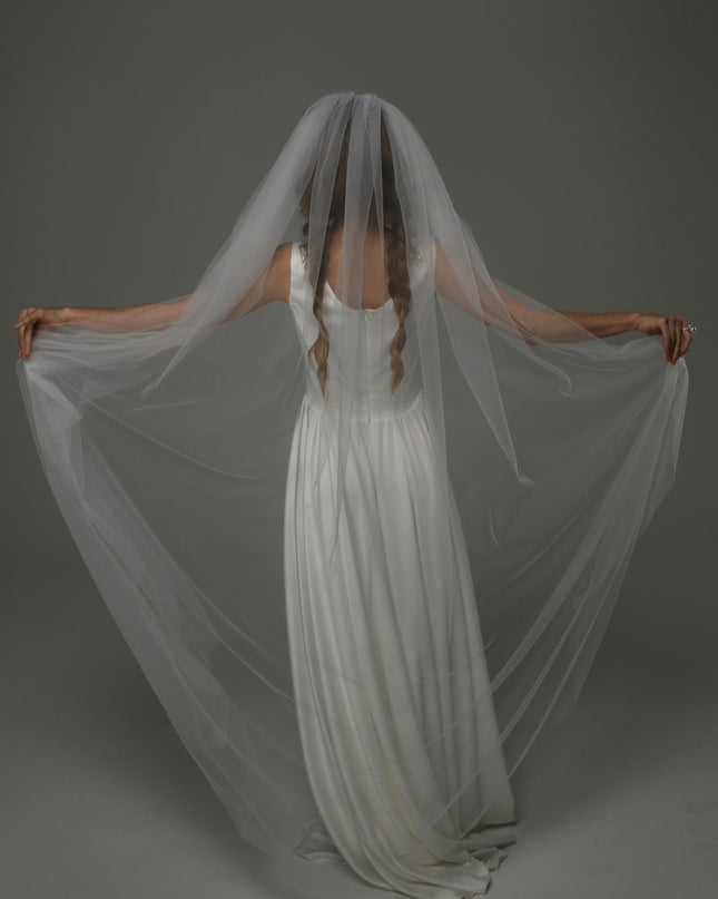 Juliet Cap Wedding Veil with Chantilly Lace, One Tier Full Bridal Veil with Raw Edge, Soft Tulle Veil