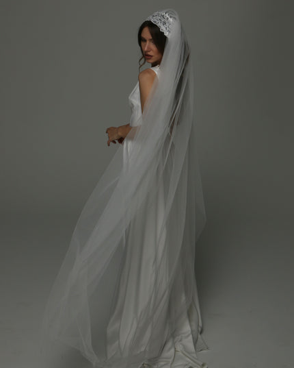 Juliet Cap Wedding Veil with Chantilly Lace, One Tier Full Bridal Veil with Raw Edge, Soft Tulle Veil