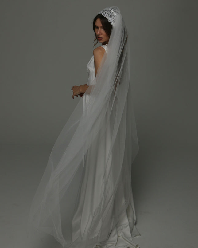 Juliet Cap Wedding Veil with Chantilly Lace, One Tier Full Bridal Veil with Raw Edge, Soft Tulle Veil