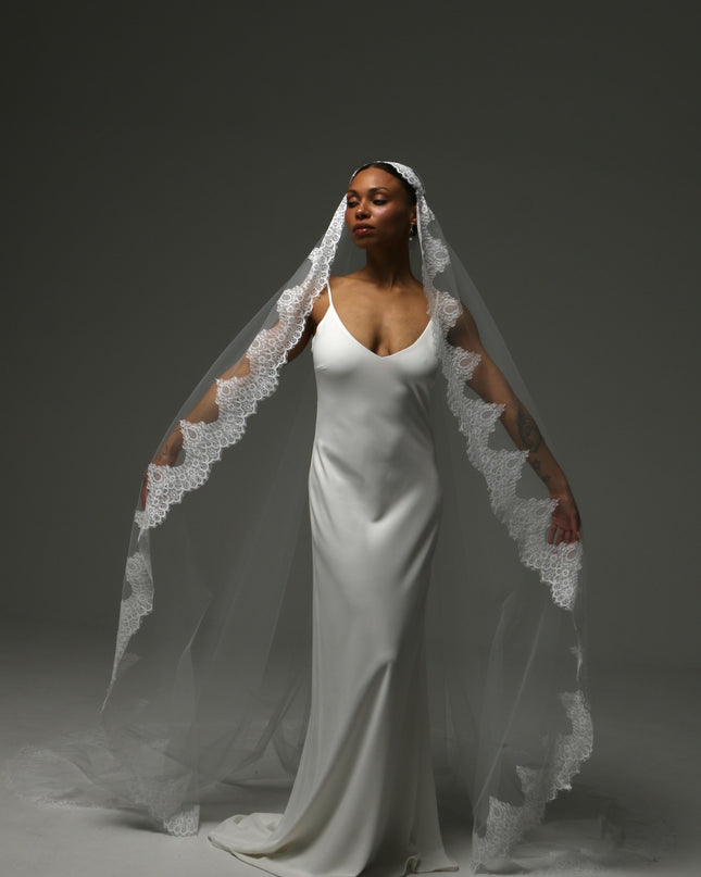 Juliet Cap Cathedral Veil – Wide Lace Edge Bridal Veil