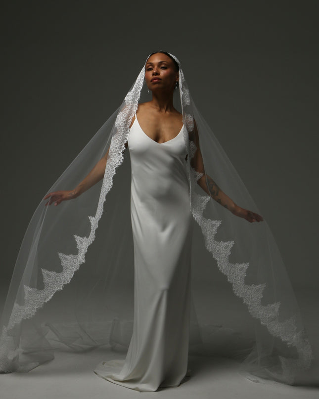 Juliet Cap Cathedral Veil – Wide Lace Edge Bridal Veil