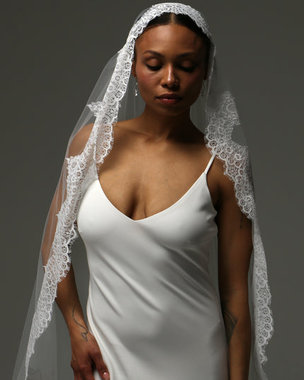 Juliet Cap Cathedral Veil – Wide Lace Edge Bridal Veil