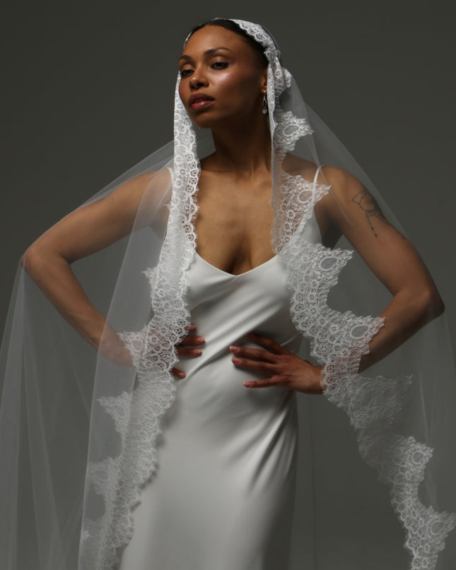 Juliet Cap Cathedral Veil – Wide Lace Edge Bridal Veil