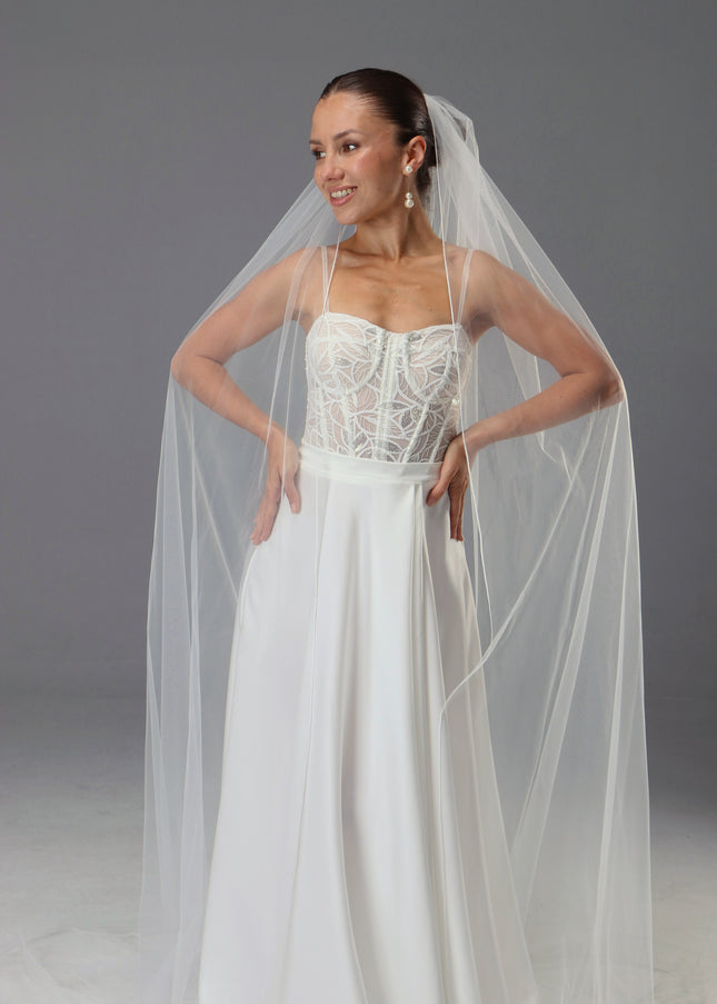 Light Ivory Veil – Soft Italian Tulle Pencil Edge Veil