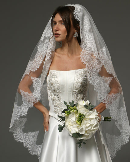 Two-Tier Fingertip Veil with Chantilly Lace Edge – Romantic Bridal Veil