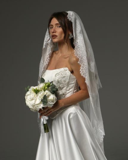 Two-Tier Fingertip Veil with Chantilly Lace Edge – Romantic Bridal Veil