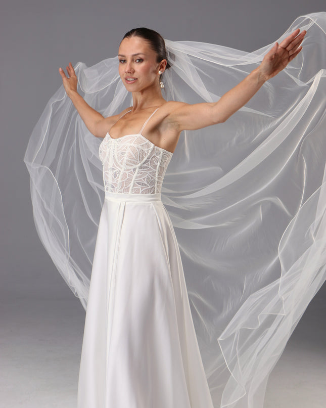 Light Ivory One Tier Wedding Veil – Long Soft Italian Tulle Bridal Veil with Elegant Pencil Edge