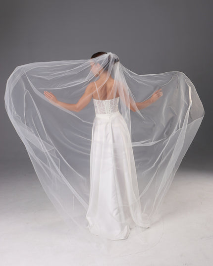 Light Ivory One Tier Wedding Veil – Long Soft Italian Tulle Bridal Veil with Elegant Pencil Edge