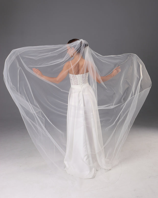 Light Ivory One Tier Wedding Veil – Long Soft Italian Tulle Bridal Veil with Elegant Pencil Edge