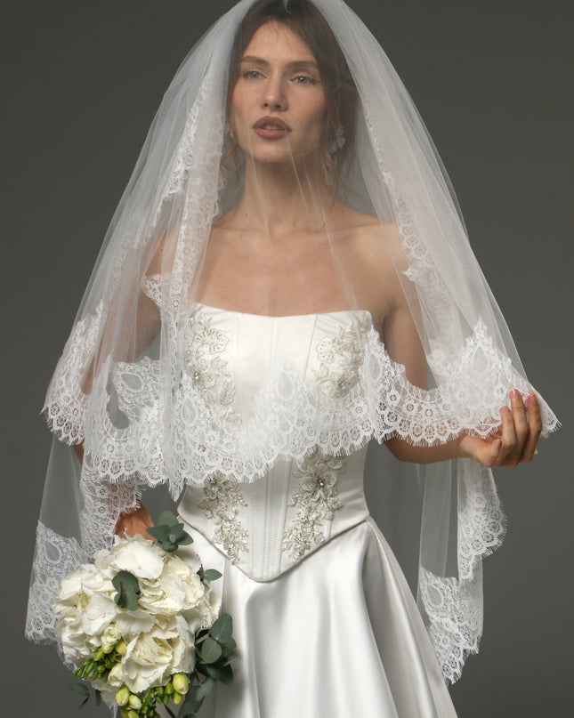 Two-Tier Fingertip Veil with Chantilly Lace Edge – Romantic Bridal Veil